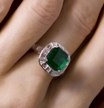 Изумрудное кольцо с бриллиантами | Ювелирные украшения Sarkissian - фото 10 d